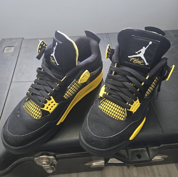 Air Jordan 4 Retro Thunder - Yellow/Black - Picture 2 of 5